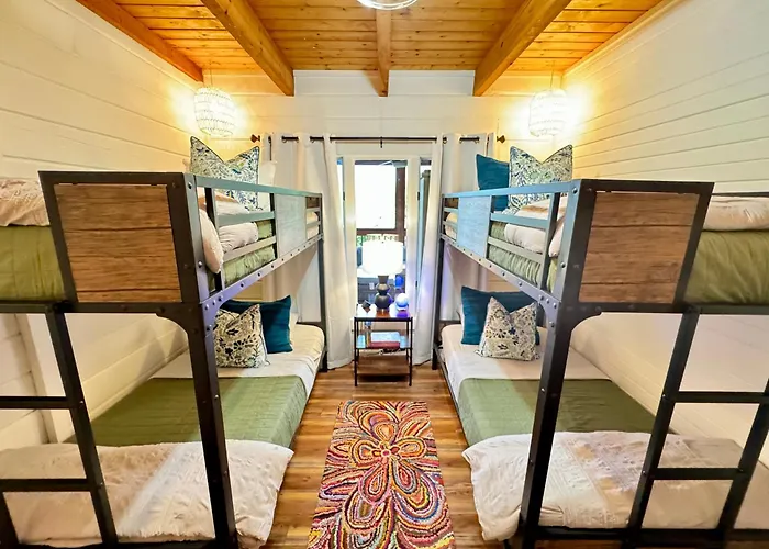 Family Chalet With Sauna, Hottub, Heavenly Views! Mins To Downtown!