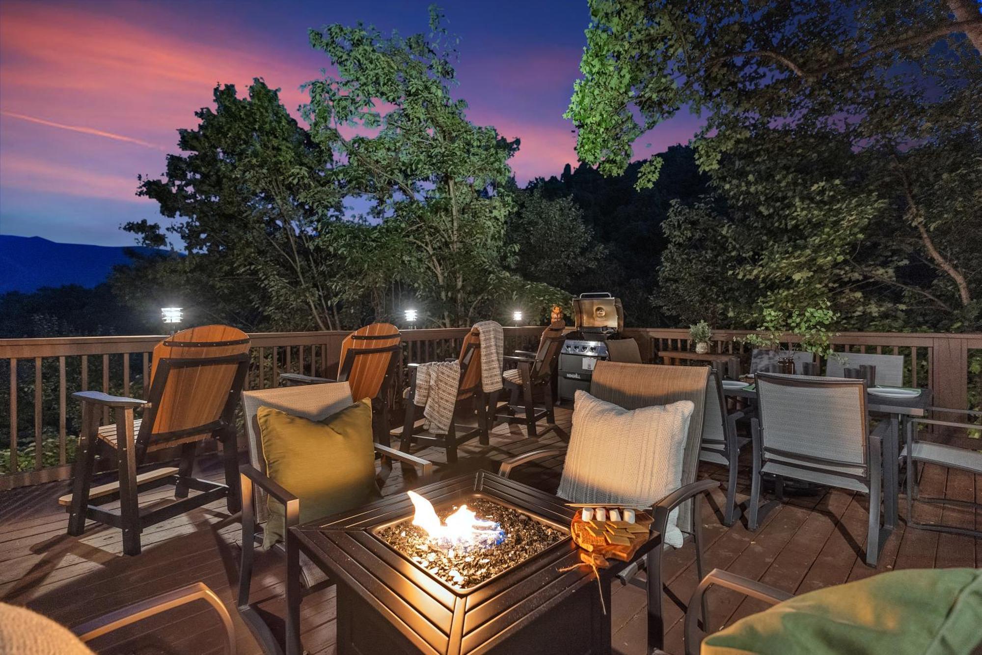 Family With Sauna, Hottub, Heavenly Views! Mins To Downtown!