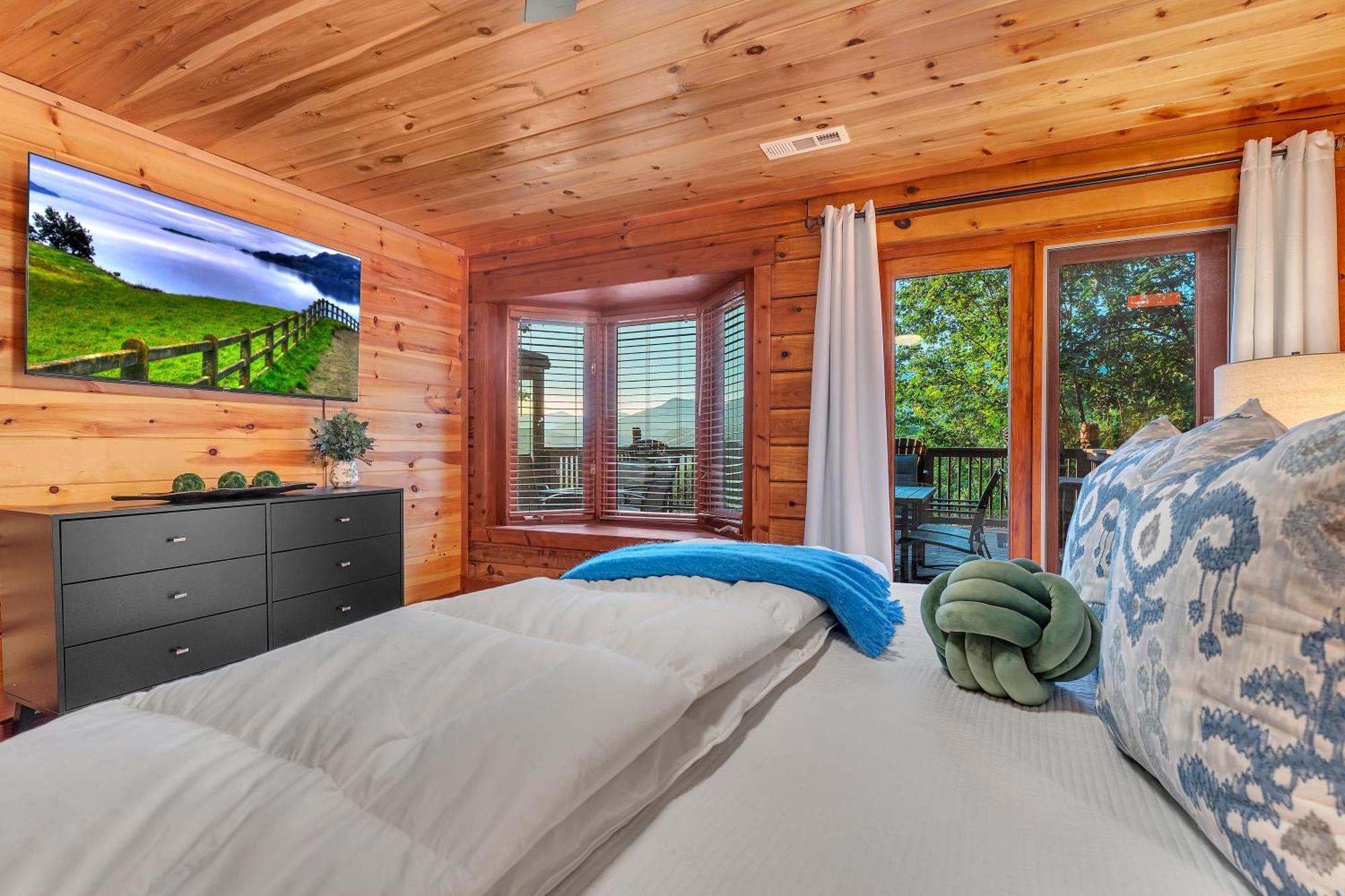 Family With Sauna, Hottub, Heavenly Views! Mins To Downtown! *